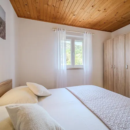 Robinson Eda * Murvica (Brac)