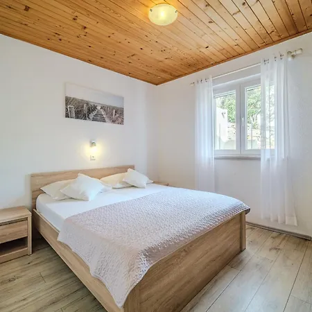 Robinson Eda * Murvica (Brac)